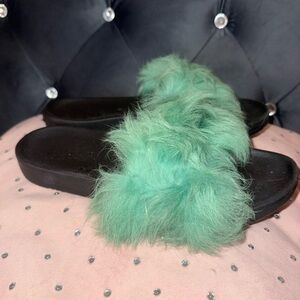 UGG Australia Women’s Royale Emerald Toscana Fur Sandals Slides Size 8